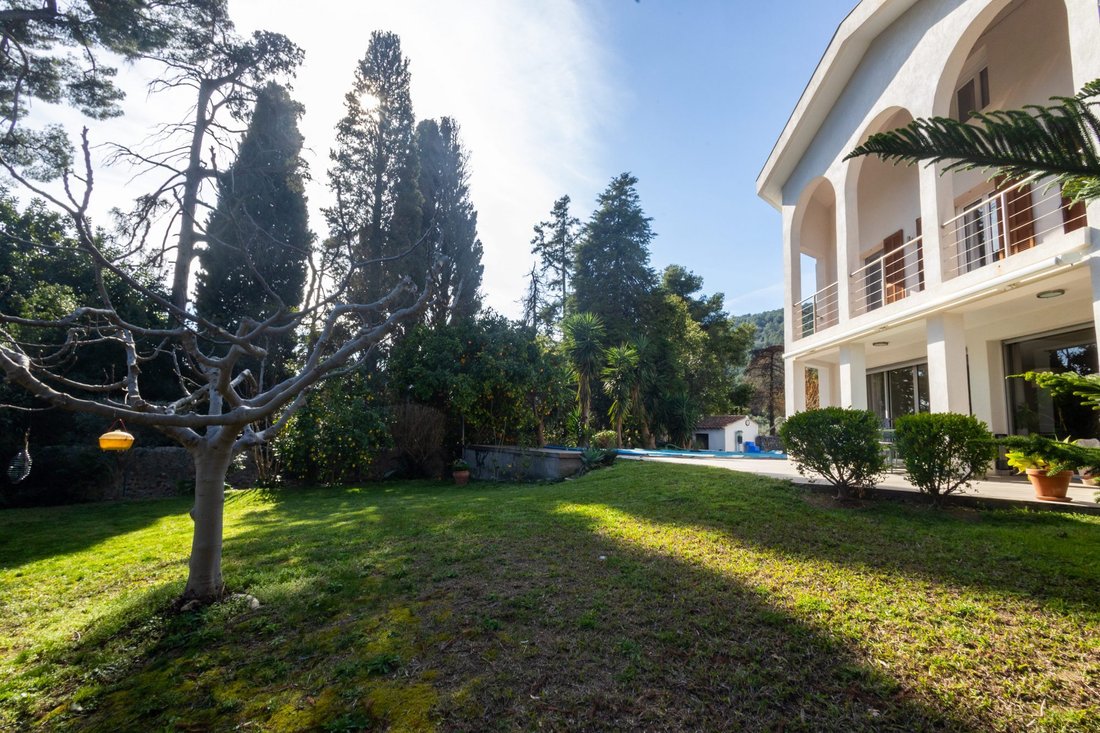 Villa in Hyeres, Provence-Alpes-Côte d'Azur, France 2 - 17439791