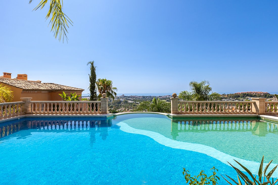 Apartment in Puerto Banus, Marbella, Spain 3 - 17025536