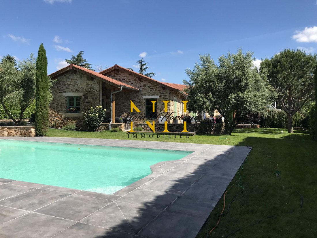 House in Saint-Joseph, Auvergne-Rhône-Alpes, France 1 - 17439896