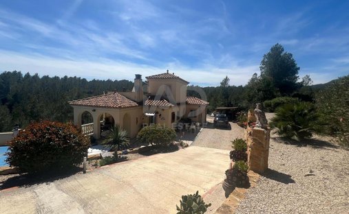 Chalet in l'Ametlla de Mar, Catalonia, Spain 1