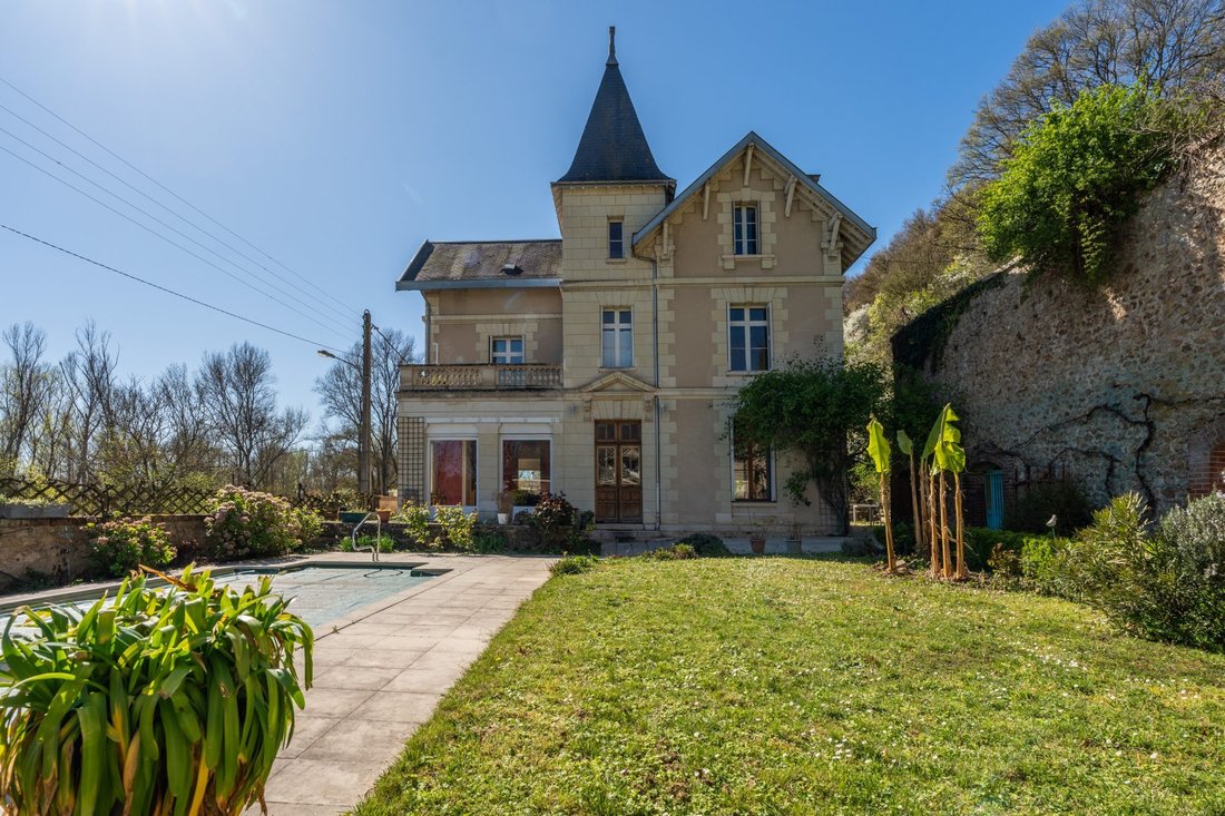 House in Saint-Etienne-de-Chigny, Centre-Val de Loire, France 1 - 17439772
