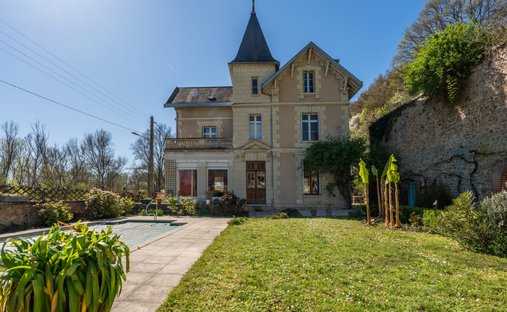 House in Saint-Etienne-de-Chigny, Centre-Val de Loire, France 1