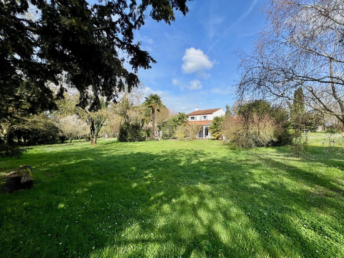 House in Saint-Benoist-sur-Mer, Pays de la Loire, France 1 - 17439884