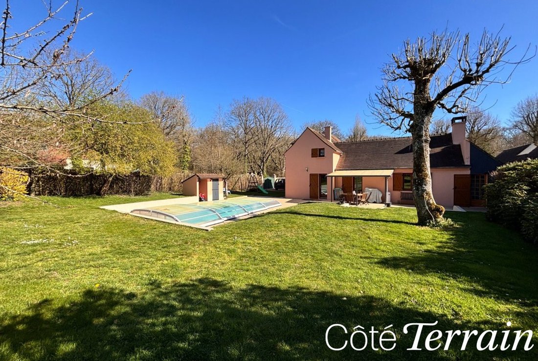 House in Rambouillet, Ile-de-France, France 1 - 17438395