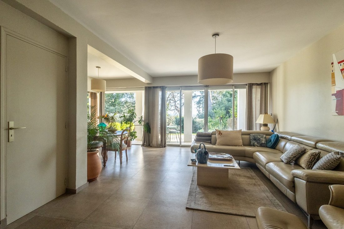Villa in Hyeres, Provence-Alpes-Côte d'Azur, France 5 - 17439791
