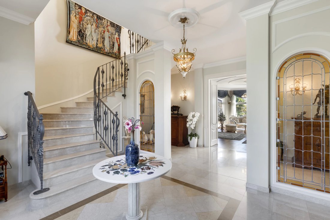 Estate in Divonne-les-Bains, Auvergne-Rhône-Alpes, France 2 - 17436190