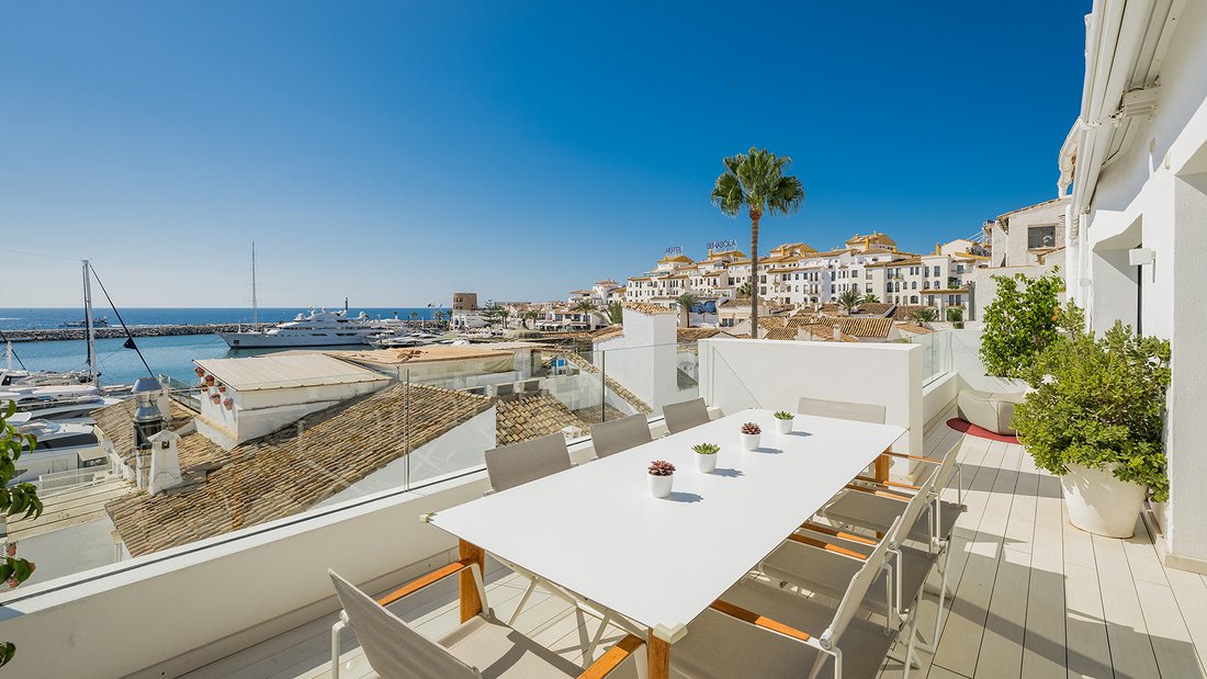 Apartment in Puerto Banus, Marbella, Spain 3 - 15930653