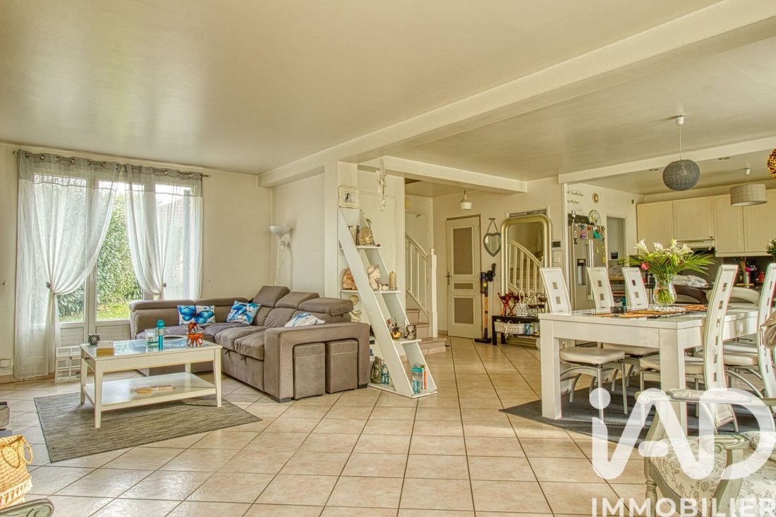 House in Puiseux-en-France, Ile-de-France, France 2 - 17437532
