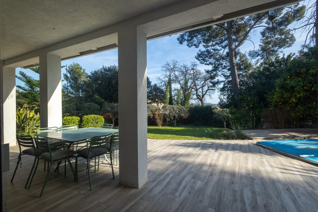 Villa in Hyeres, Provence-Alpes-Côte d'Azur, France 4 - 17439791