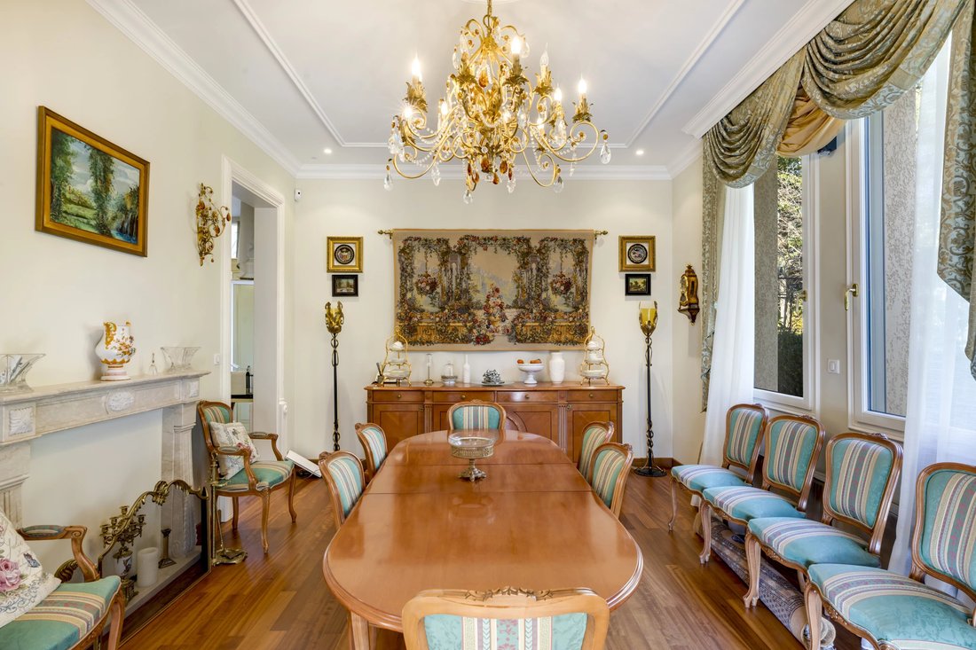Estate in Divonne-les-Bains, Auvergne-Rhône-Alpes, France 4 - 17436190