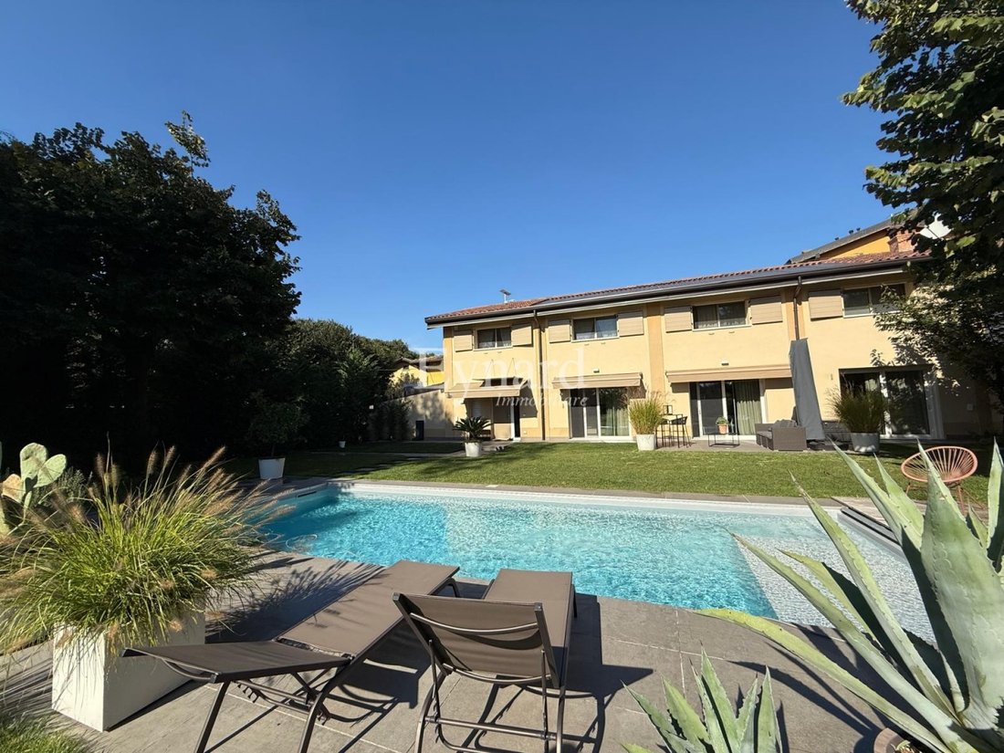 Villa in Osio Sopra, Lombardy, Italy 1 - 17437805