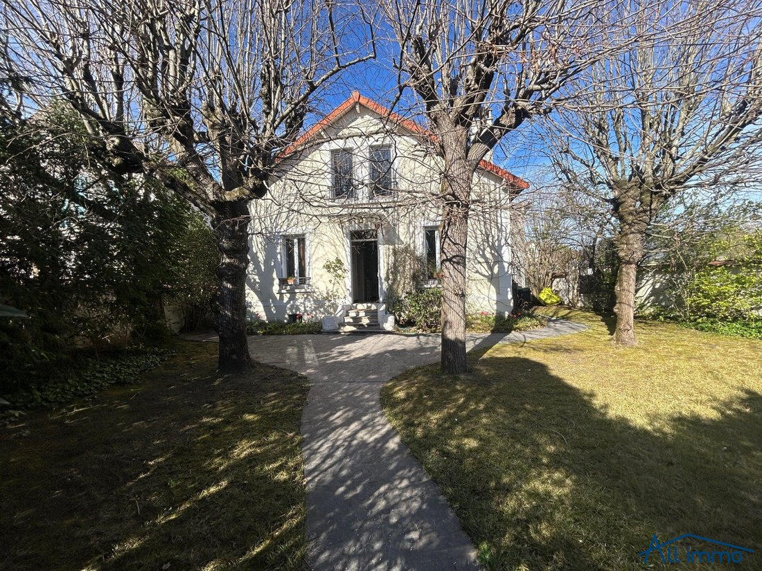 House in Adamville, Saint-Maur-des-Fossés, France 1 - 16679773