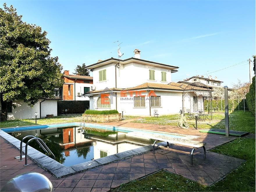Villa in Rivolta d'Adda, Lombardy, Italy 3 - 16462850