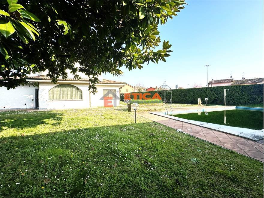 Villa in Nord, Treviglio, Lombardy 3 - 16462856
