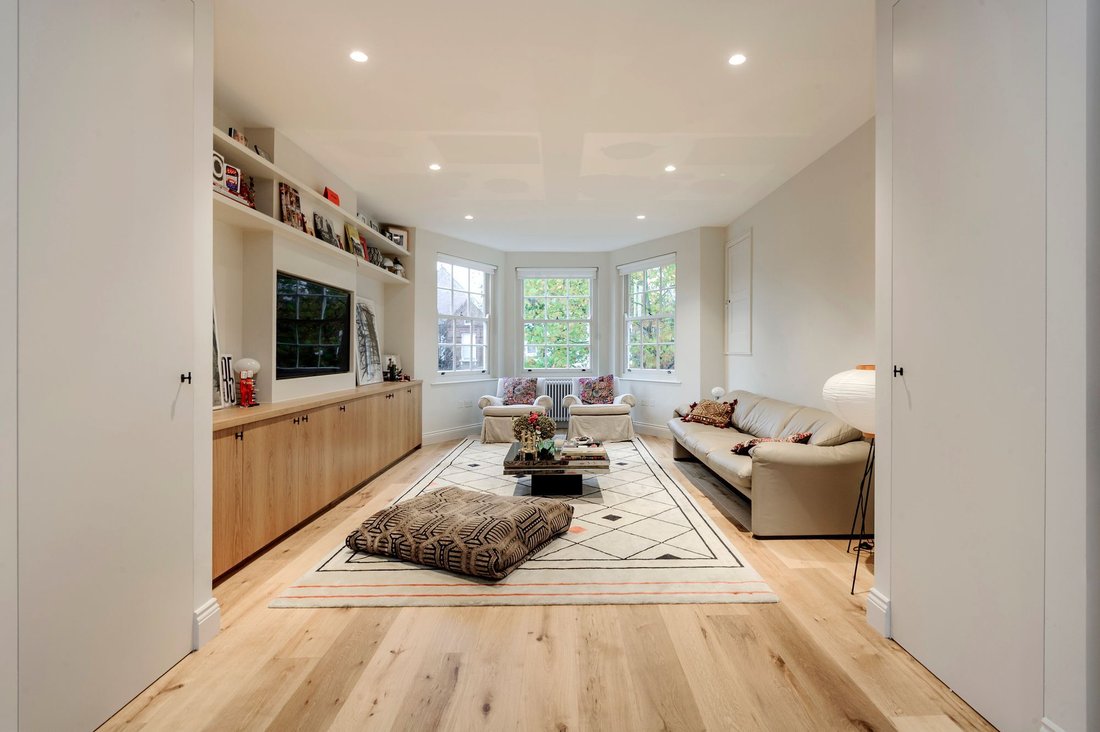 Apartment in Brondesbury, Brent, England 2 - 17440214