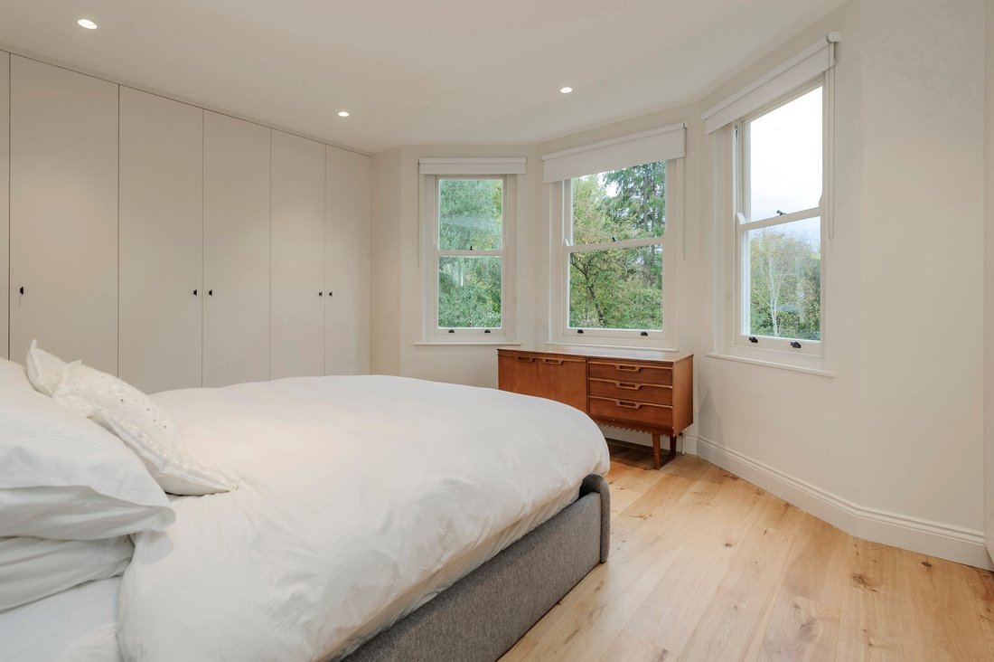 Apartment in Brondesbury, Brent, England 3 - 17440214