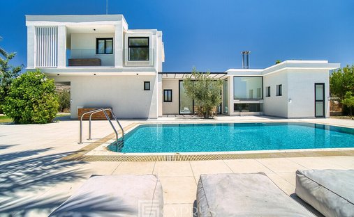 Villa in Peyia, Paphos, Cyprus 1