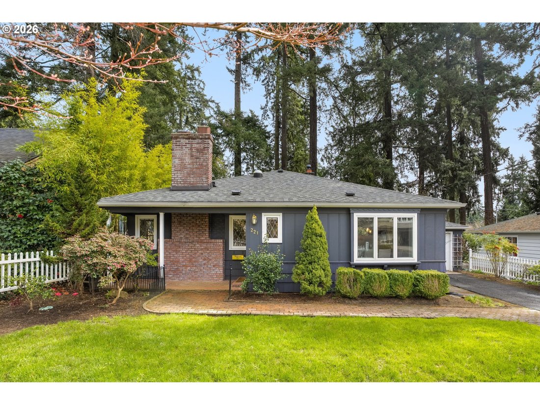House in Lake Oswego, Oregon, United States 1 - 17440422