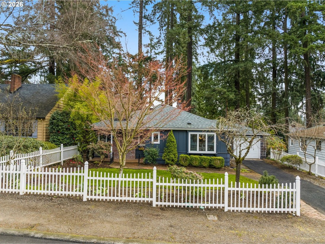 House in Lake Oswego, Oregon, United States 2 - 17440422