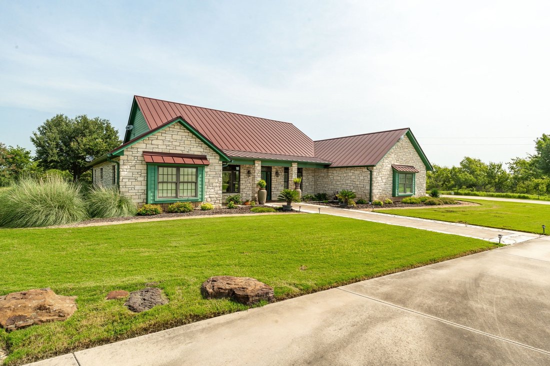 House in Comanche, Texas, United States 3 - 17440396