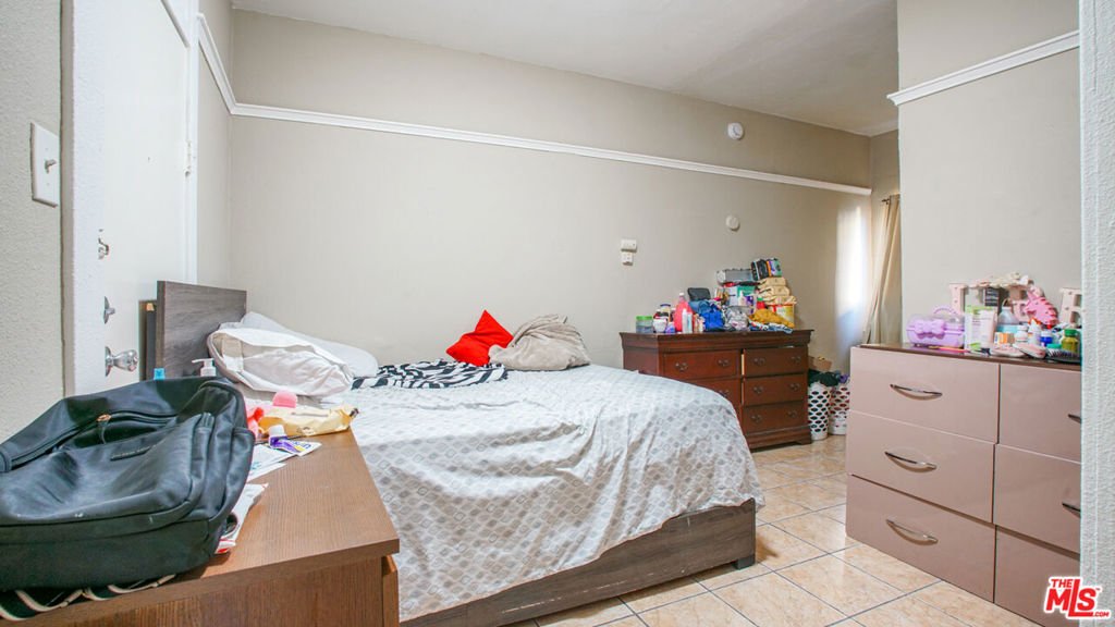 Los Angeles, California, United States 5 - 17440179