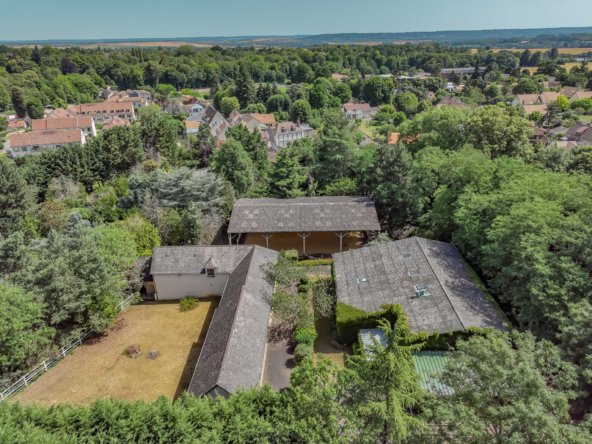 Estate in Montfort-l'Amaury, Ile-de-France, France 2 - 16099630