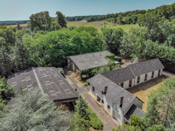 Estate in Montfort-l'Amaury, Ile-de-France, France 5 - 16099630