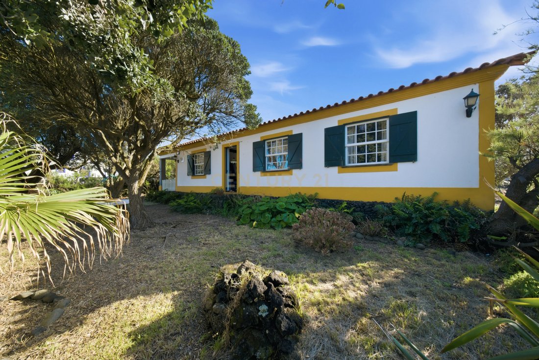 Villa in Biscoitos, Azores, Portugal 1 - 17438923