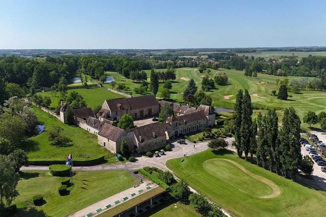 Estate in Thoury-Ferottes, Ile-de-France, France 3 - 16075252
