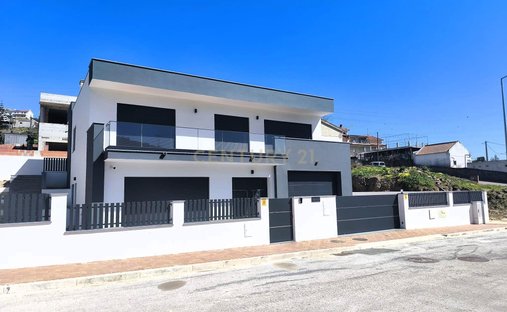 Villa in São João dos Montes, Lisbon, Portugal 1