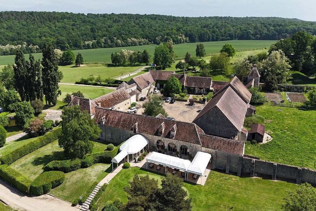 Estate in Thoury-Ferottes, Ile-de-France, France 1 - 16075252