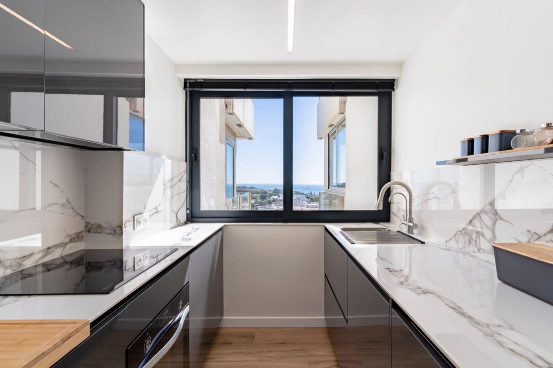 Apartment in Rio Real, Marbella, Andalusia 4 - 17440919