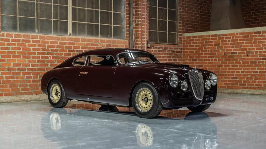 Coupe in Beverly Hills, CA, United States 2 - 17440951