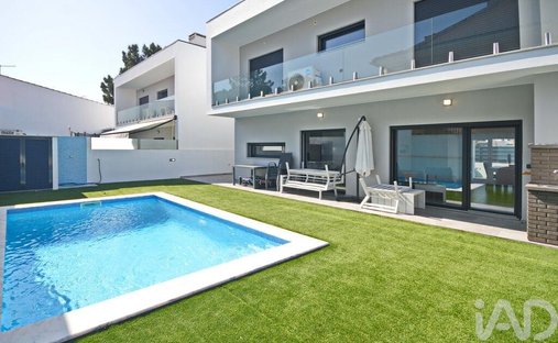 Townhouse in Fernao Ferro, Setubal, Portugal 1