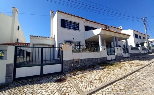 Villa in Santo Isidoro, Lisbon, Portugal 1