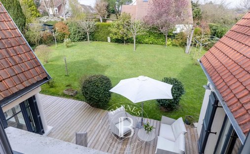 Château Saint Nom La Bretèche 1074.0 Sqm 10 Bedrooms