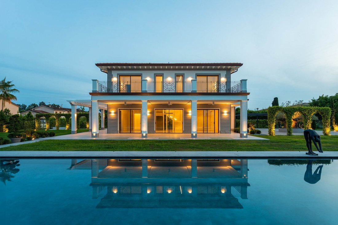 Villa in Seravezza, Tuscany, Italy 1 - 17446738
