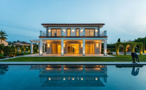 Villa in Seravezza, Tuscany, Italy 1