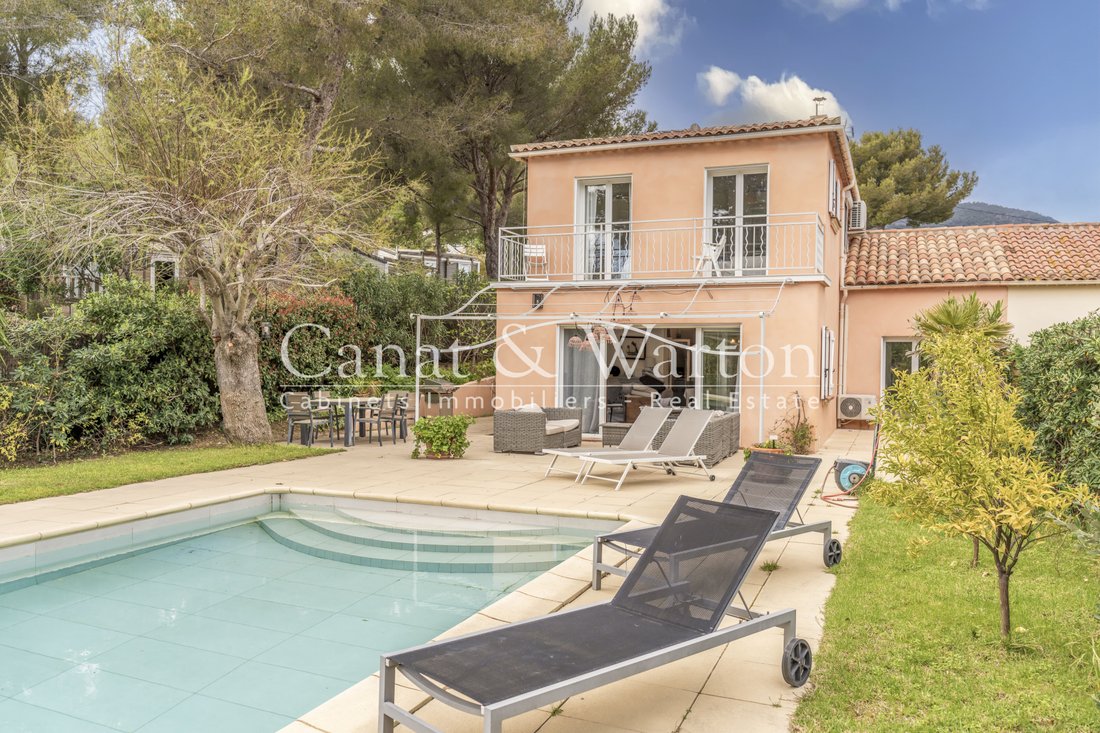 Villa in Sud, Cavalaire-sur-Mer, France 1 - 17447285