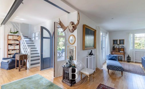 Château Saint Nom La Bretèche 1074.0 Sqm 10 Bedrooms