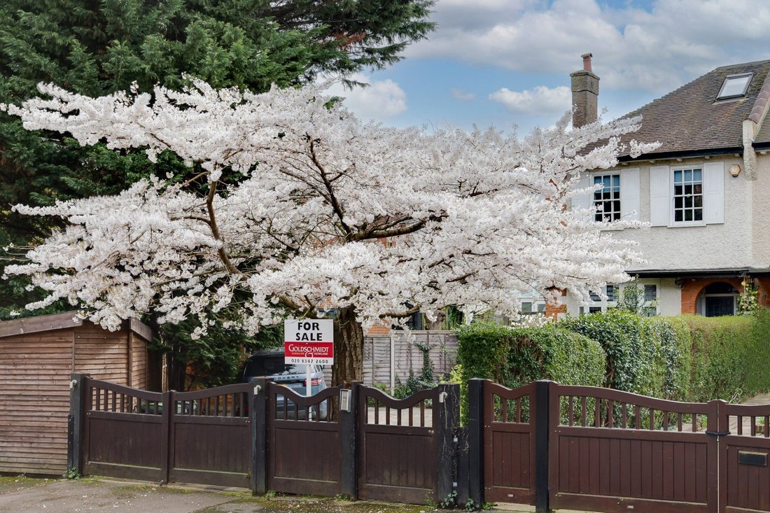 House in Holly Village, Haringey, England 2 - 16891171