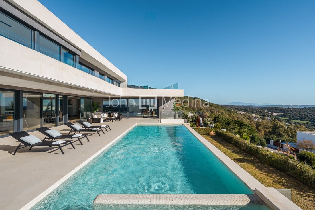 Villa in Sotogrande, San Roque, Andalusia 2 - 17443717