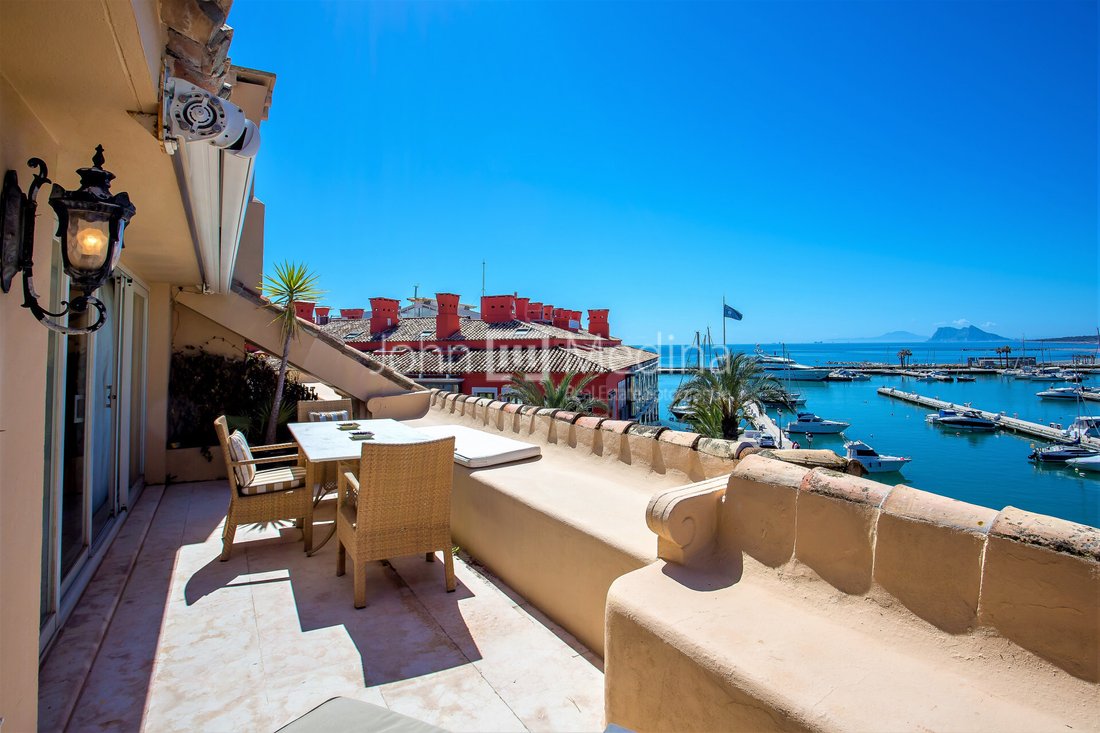 Apartment in Sotogrande, San Roque, Andalusia 1 - 17442557