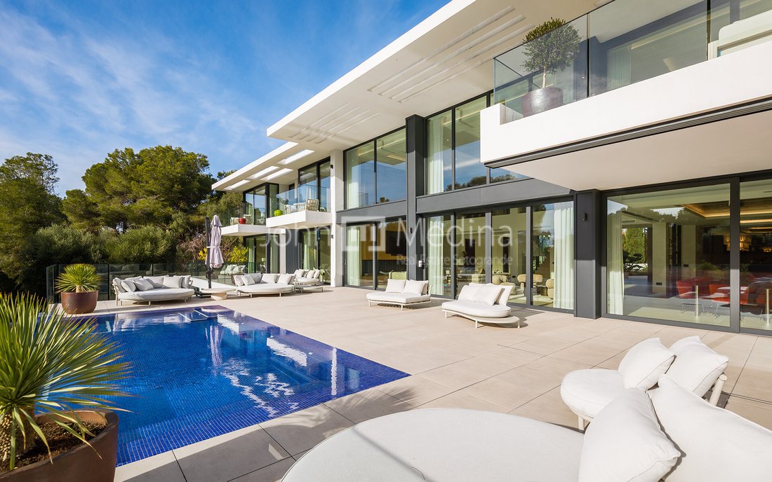 Villa in Sotogrande, San Roque, Andalusia 2 - 17443536