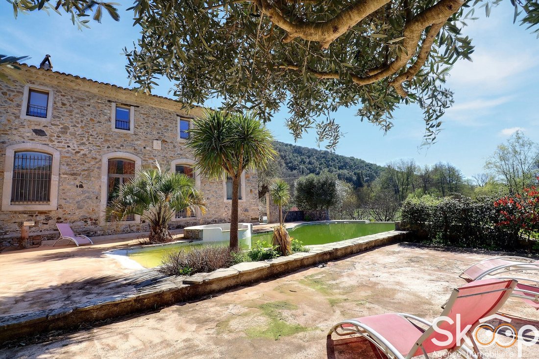 Estate in Saint-Hippolyte-du-Fort, Occitania, France 2 - 17444055