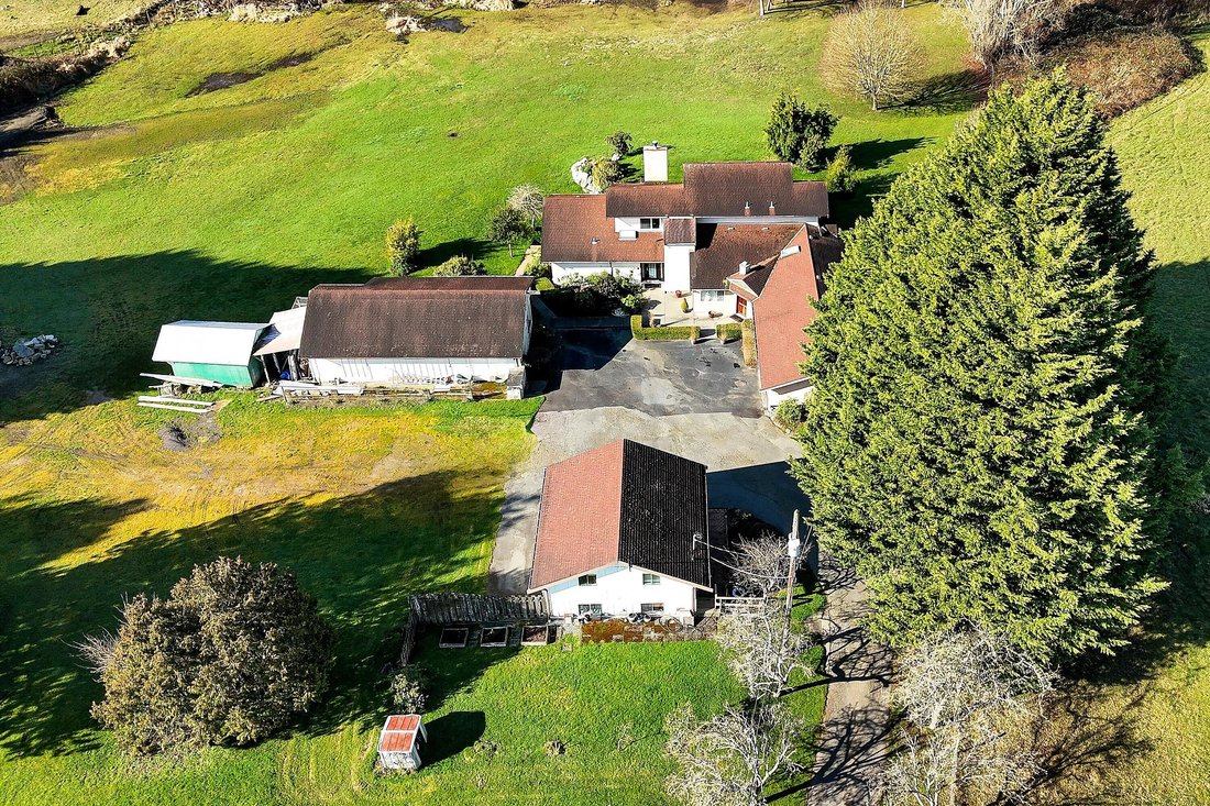 House in Saanich, British Columbia, Canada 1 - 17446574