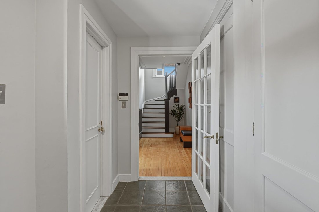House in Montréal, Quebec, Canada 2 - 17306284