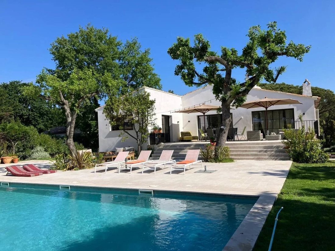 Villa in La Môle, Provence-Alpes-Côte d'Azur, France 1 - 17444775