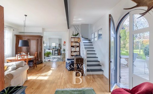 Château Saint Nom La Bretèche 1074.0 Sqm 10 Bedrooms