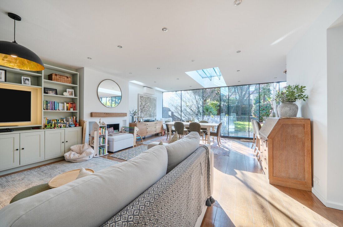 House in Barnet, England 2 - 17442545